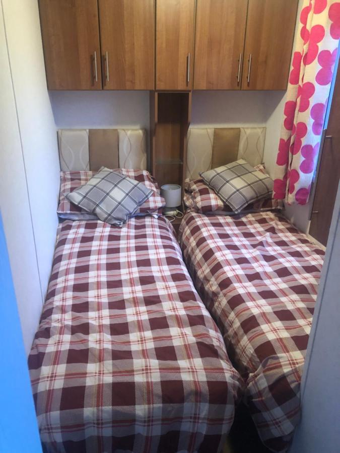 First Steps Caravan Rentals Сэнддаун Экстерьер фото