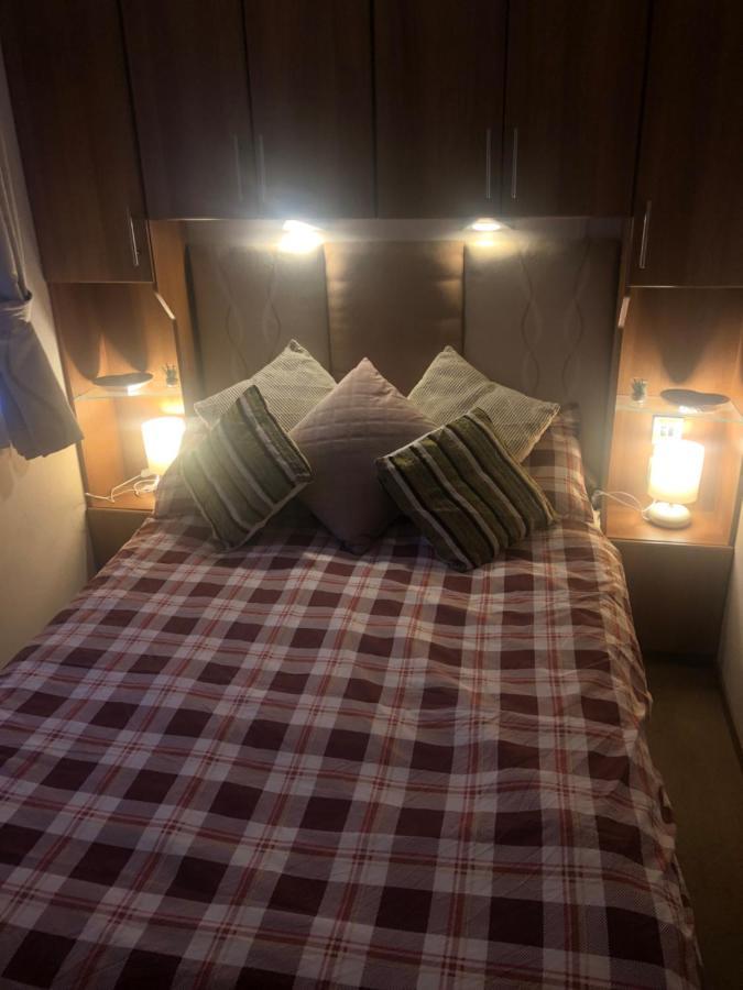 First Steps Caravan Rentals Сэнддаун Экстерьер фото