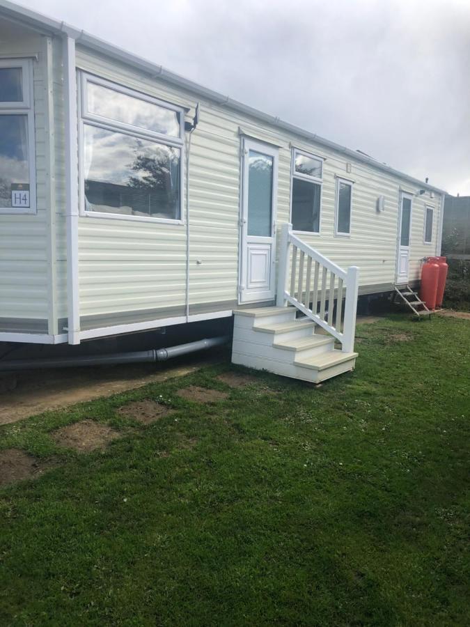 First Steps Caravan Rentals Сэнддаун Экстерьер фото